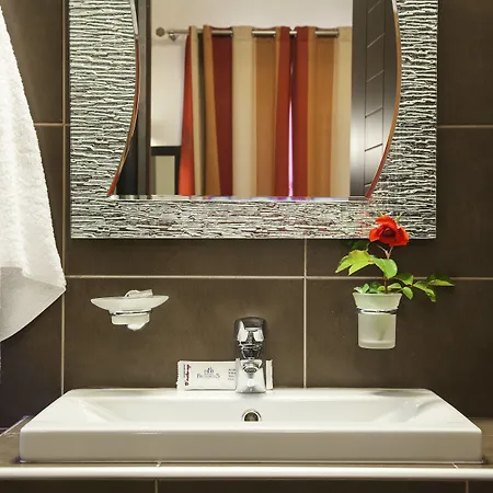 Meteoritis Hotel 3*